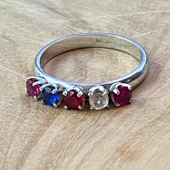 EUC 14k Gold ring diamond, sapphire, ruby & Garnet- 2.2 grams - Picture 4 of 12